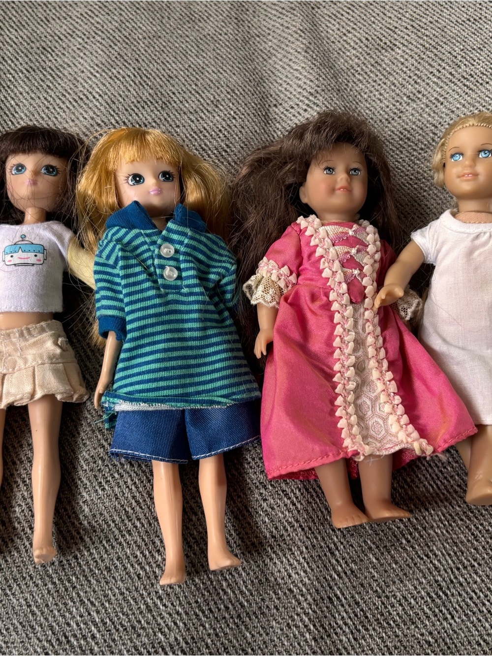 2 Lottie dolls and 2 American Girls Dolls mini